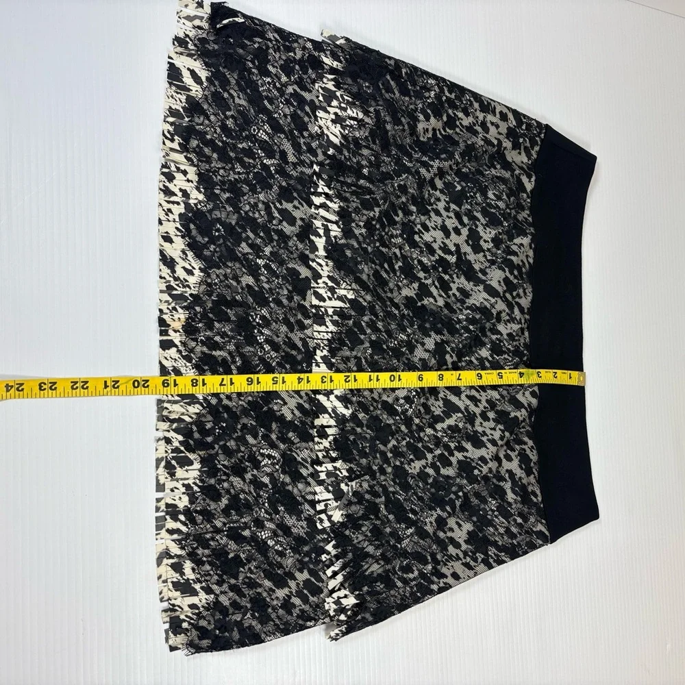 Ann Taylor Lace Overlay Skirt Size 12 Black Cream Pleated Lined Elegant